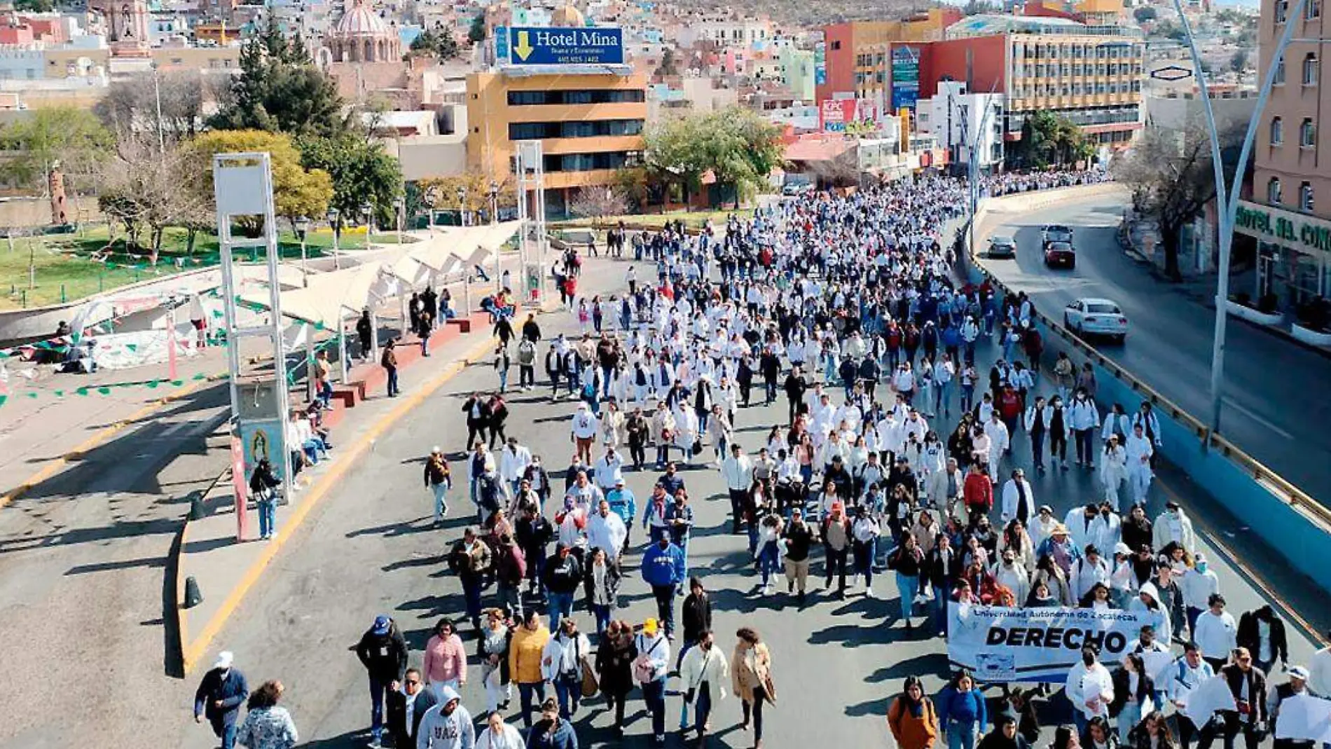 Marcha pacífica UAZ facultad de derecho